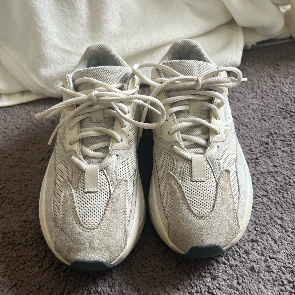 Yeezy Boost 700 Analog